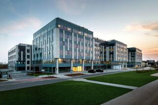 WOOD & Company vstúpila do realitného biznisu v Poľsku, kúpila kancelársku budovu