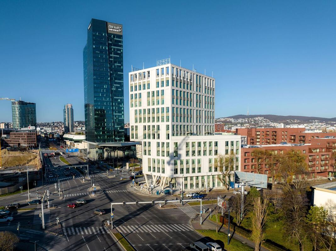 Nové podnikateľské centrum Bratislavy: YIT dokončila modernú kancelársku budovu Zwirn