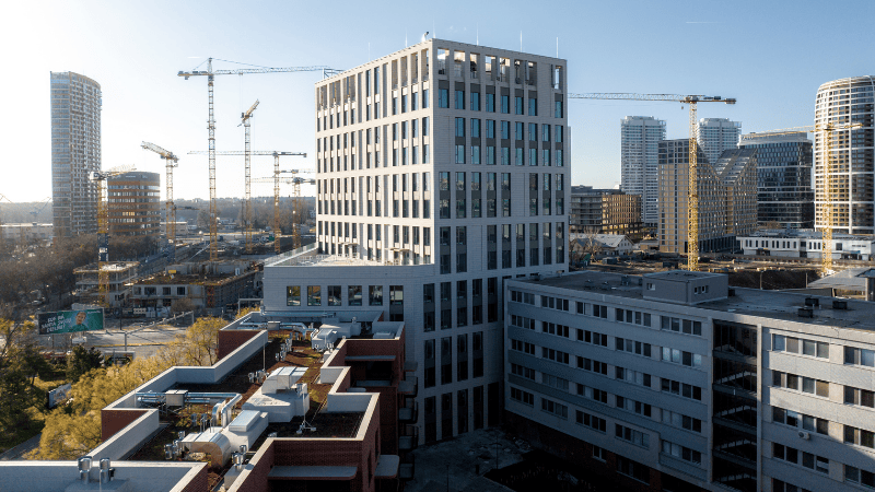 Realitné fondy na Slovensku dosahujú rekordné maximá: Kľúčové príležitosti pre firmy v kanceláriách a logistike