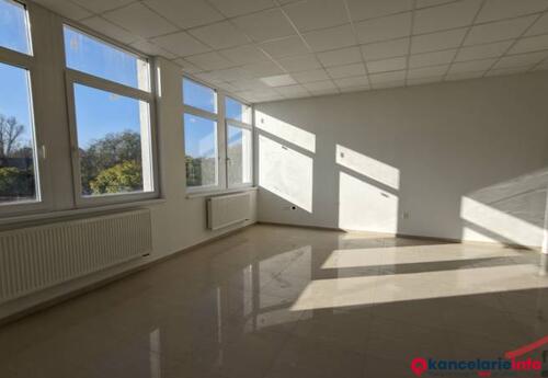 Kancelárie, ktoré majú prenajať Administratívne priestory na prenájom, Vráble, centrum mesta