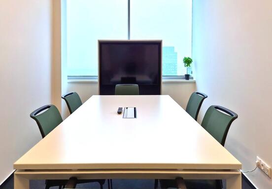 Agilný pracovný priestor v oblasti Regus Polus Towers
