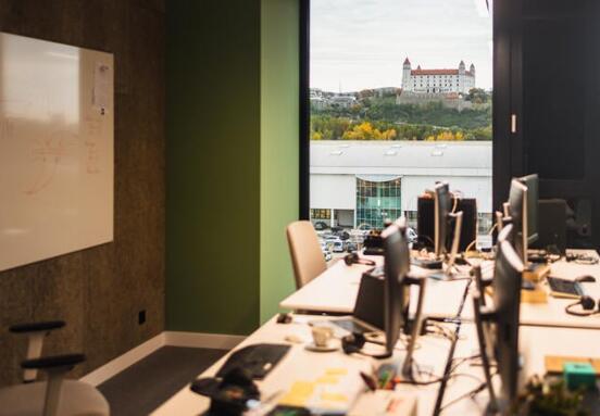 Trh kancelárií v Bratislave: Udržateľné priestory vo vysokom dopyte, nájmy rastú