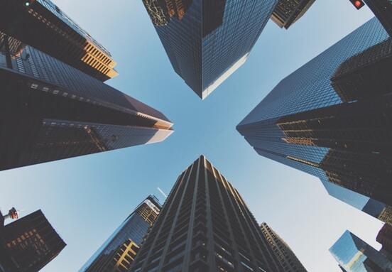 Komerčné nehnuteľnosti na Slovensku prežívajú rozmach: Investície vo výške 929 miliónov eur podporujú rast v roku 2025